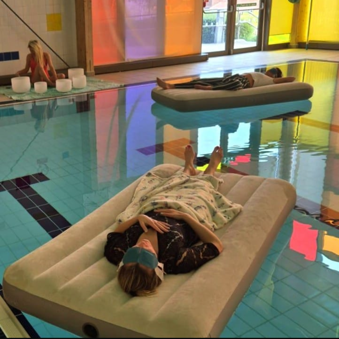 Floating Sound bath in pool Floating Sound bath in pool